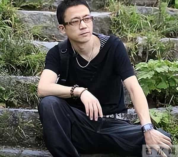 30年写歌越写越穷，前妻失望选择离婚，谁料51岁靠一首歌一夜成名