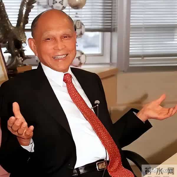 霍启刚也没想到，他79岁的父亲霍震霆，如今还能再为霍家“争光”