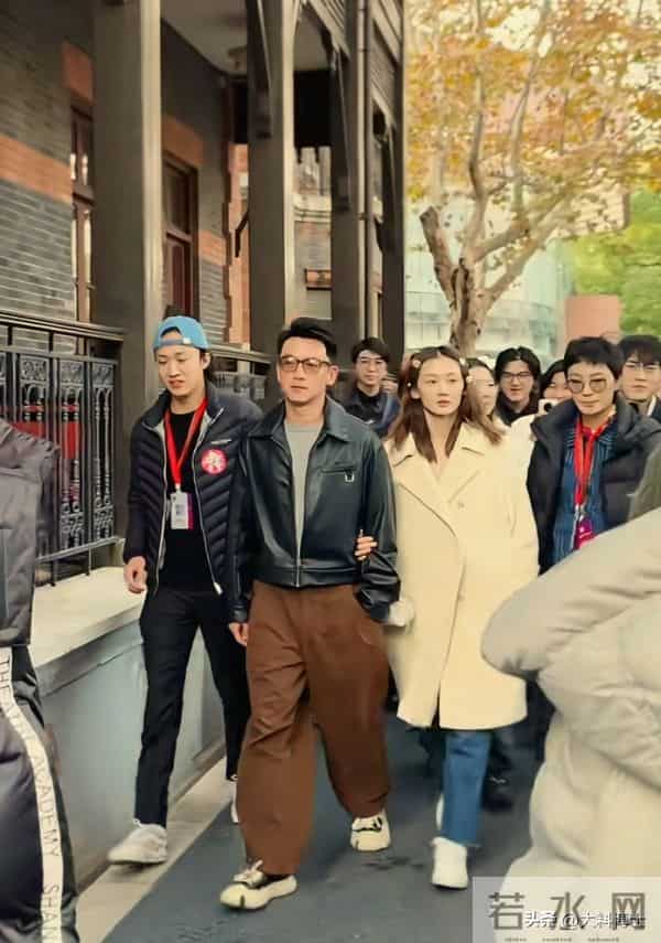 上戏80周年名场面:众星苍蝇馆聚餐、马伊琍江疏影低调、曝大合照