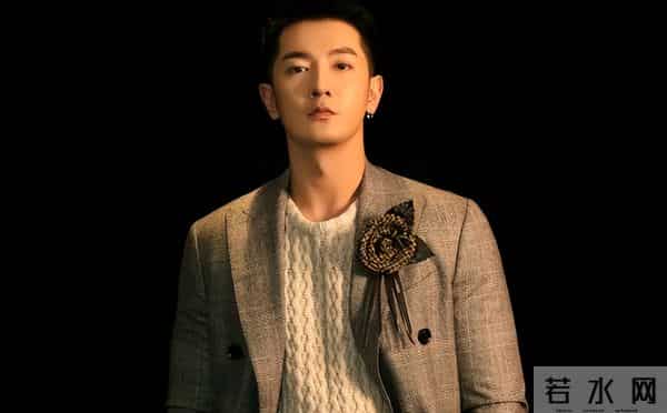 出道13年不温不火，在韩国当了8年练习生，如今终于靠着肖战走红