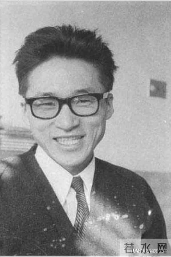 1992年，李敖与王小屯新婚留影，两人相差30岁，气质不输胡因梦