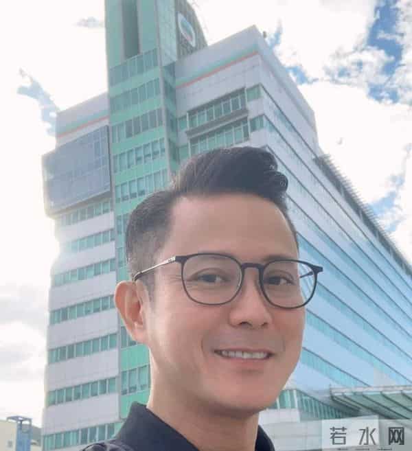 TVB绿叶王曾被嘲笑跑龙套，转行做直播，罕晒婚纱照感激太太包容