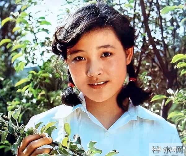 陈冲前夫是他，73岁眼睛炯亮，多年来从事幕后，发展不错生活低调