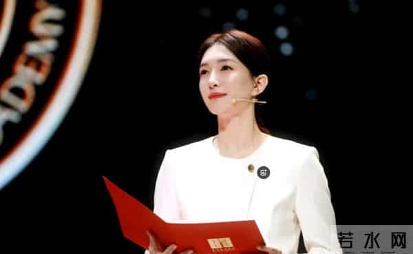 众星云集！于和伟戴眼镜讲话透心热，江疏影变学生 胡歌送这祝福？