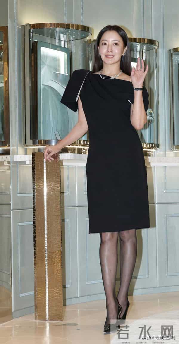 金喜善线下品牌活动现场，黑丝佳人！