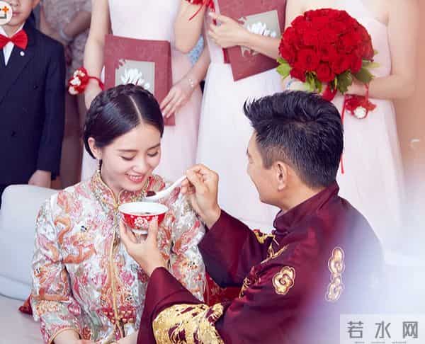 刘诗诗带儿子出来玩！6岁步步不回家被妈狂追扛上车，心疼吴奇隆