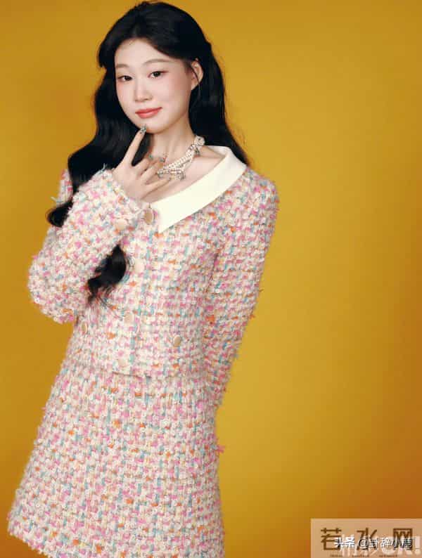 小沈阳女儿沈佳润精彩OK杂志封面,邻家小妹,看着软软的好可爱!