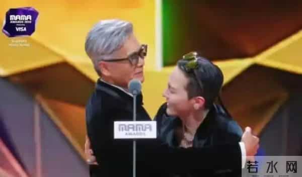 香港盛会颁奖仅两天，令人厌恶一幕发生，72岁周润发晚节不保？