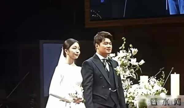 车仁表长子结婚，网友：58岁的父亲比27岁的儿子帅多了