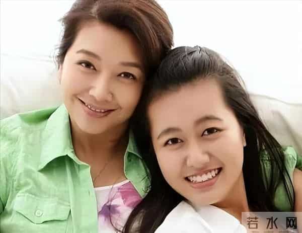 钱再多有什么用?58岁身家过亿的江珊,每天为27岁女儿操碎了心