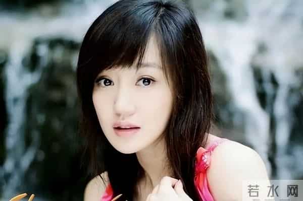 眼里没光了！47岁薛佳凝断崖式衰老，和高调秀二胎的胡歌两个画风