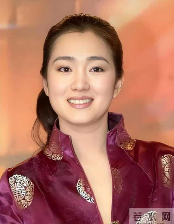 59岁巩俐现状令人感慨，白发皱纹显苍老，给“丁克”们提了个醒