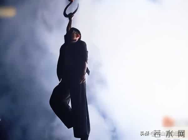 47岁吴建豪现状让人心酸，尖嘴猴腮，又瘦又普，男神越来越像老头