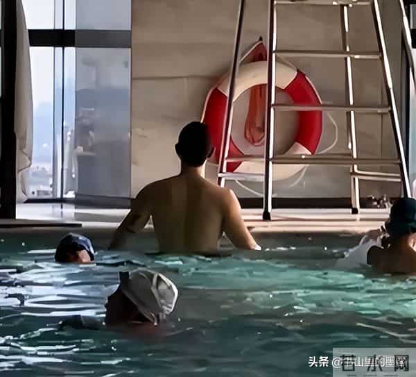 47岁吴建豪现状让人心酸，尖嘴猴腮，又瘦又普，男神越来越像老头