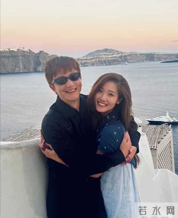 黄轩女友秀恩爱，在一起5年仍很甜，网友：这才是我们想要的嫂子