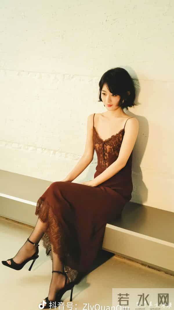 赵丽颖黑丝白丝造型名场面！甜飒切换太绝了