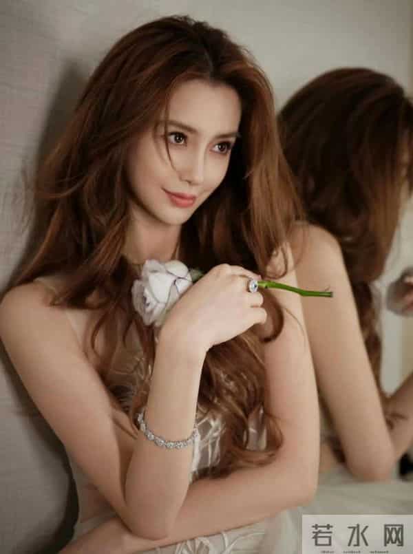 黄晓明也没想到，被他万分嫌弃的前妻杨颖，已经走上了另一条路