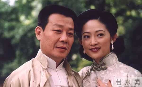 71岁寇世勋现状，晚年和原配一家生活，二房随3名子女远在国外