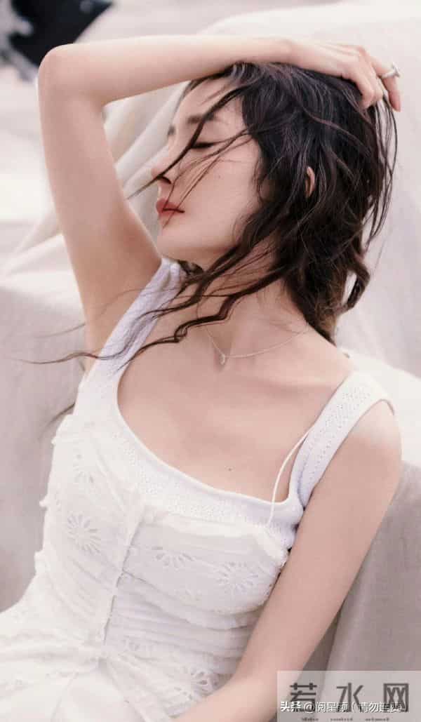 杨幂 释放少女般的纯欲感 全身纯白太顶了