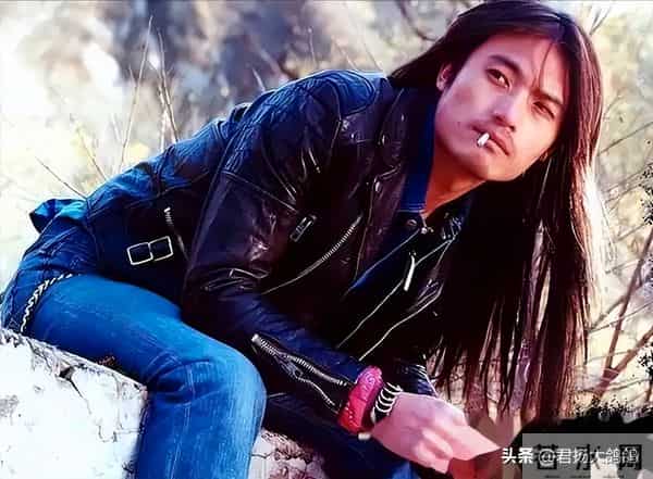 曾与孔琳同居，和柯蓝恋爱，却悄悄娶圈外美女，如今51岁过得如何