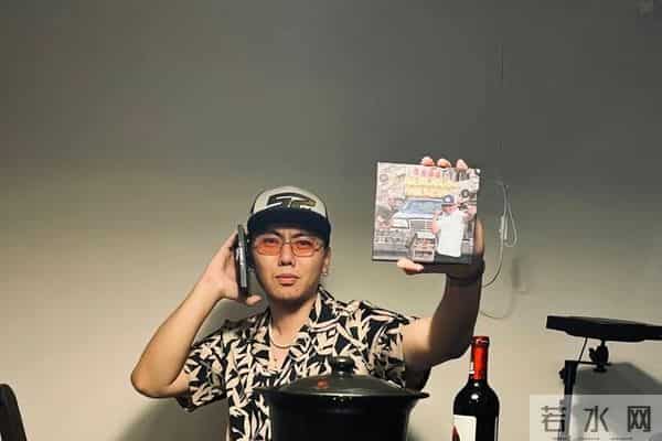 睡粉、出轨、死性不改，爆火半年就塌房，本人在美国回应，碎三观