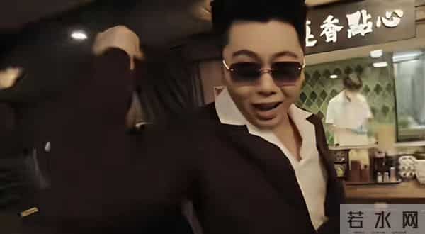 睡粉、出轨、死性不改，爆火半年就塌房，本人在美国回应，碎三观