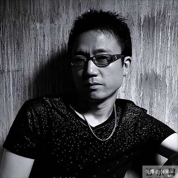 写歌30年穷困潦倒，前妻失望选择离婚，谁料51岁靠一首歌一夜成名