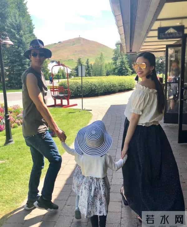 王力宏子女近况惹人担忧，大女儿已经11岁，不见李靓蕾送孩子上学