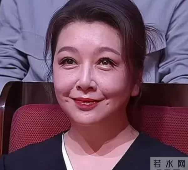 57岁江珊现状曝光！脸垮嘴斜，满头白发，一代女神终是迟暮