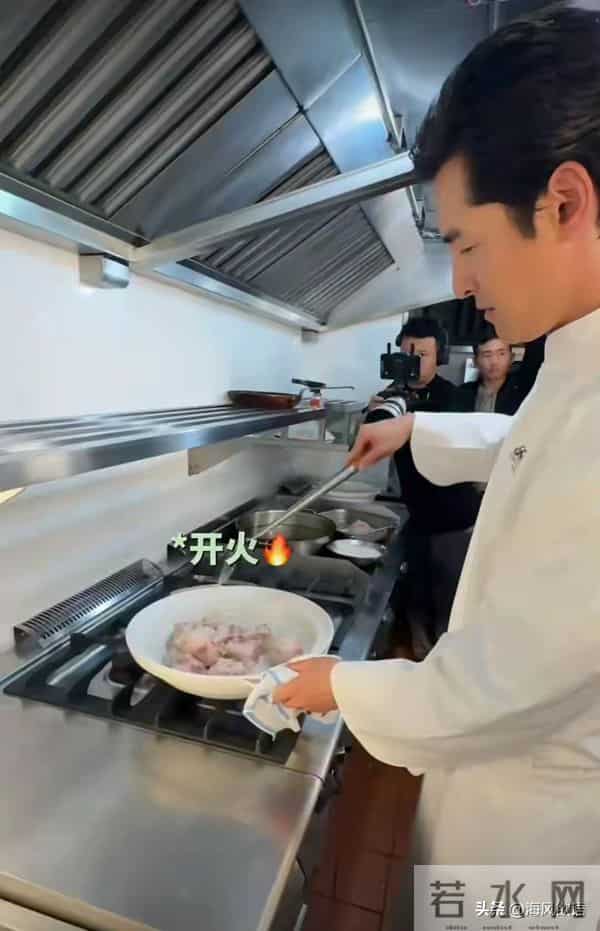 胡歌精通厨艺狂宠妻,做巨型红烧肉,女儿馋蛋糕成“小吃货”