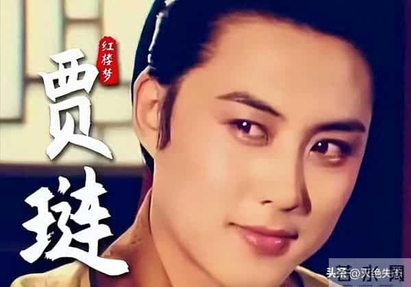 他是红楼第一美男，今62岁享受天伦，住豪宅被家里仨女的“拿捏”