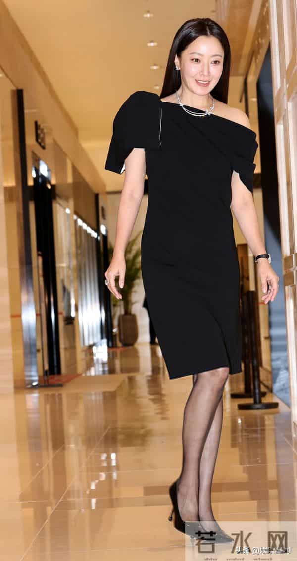 金喜善线下品牌活动现场，黑丝佳人！