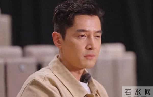 眼里没光了！47岁薛佳凝断崖式衰老，和高调秀二胎的胡歌两个画风