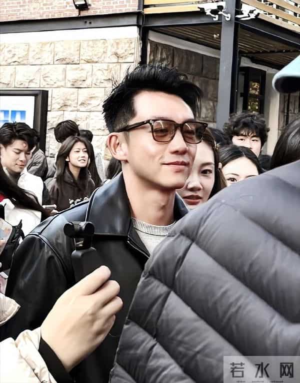 郑恺晒上戏约饭大合影，一桌都是老戏骨，小贤关谷展博又同框了！