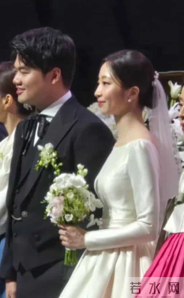 车仁表长子结婚,他和申爱罗出席儿子婚礼,58岁车仁表有儿媳妇了