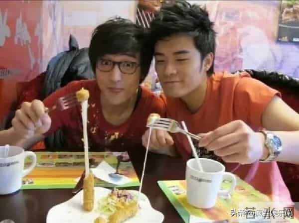 郑恺要笑死人！郑恺三次修改上戏80周年聚会图片，网友玩成找不同