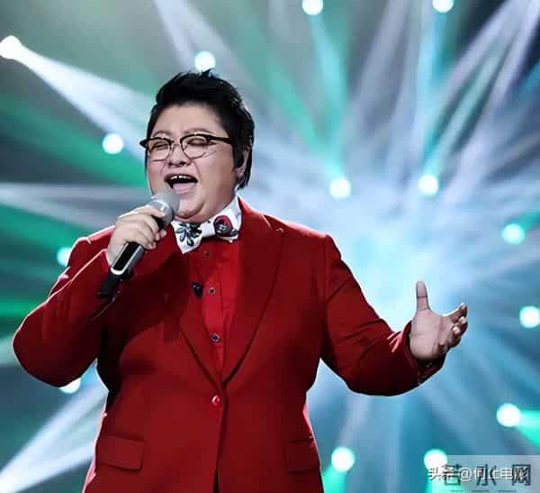 韩红亲爹身份曝光,两重身份反差巨大,难怪没人敢惹她!