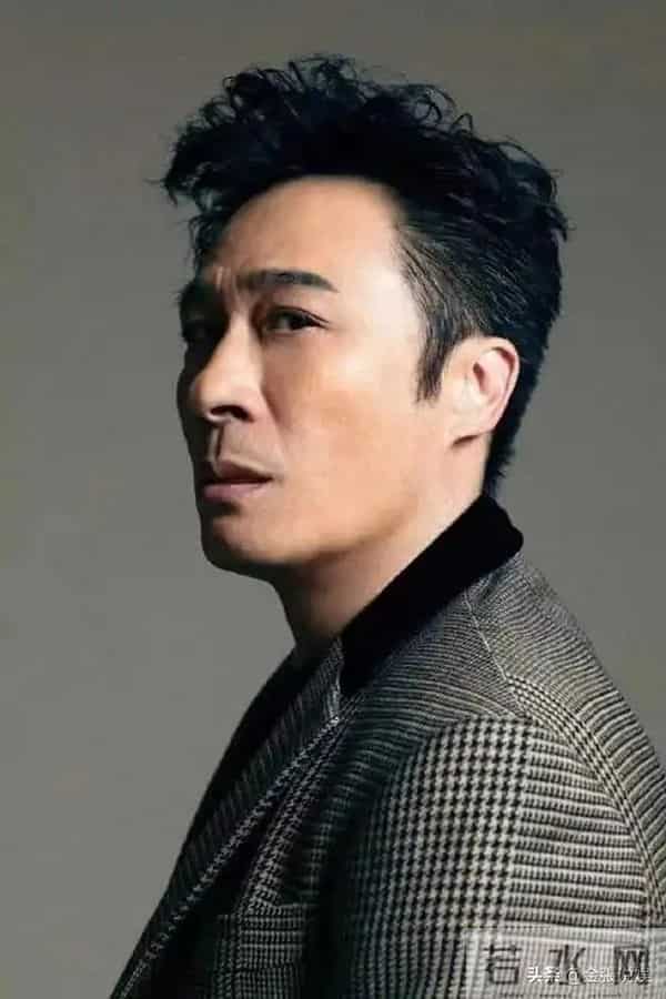 嫁给吴镇宇23年没做过饭，53岁仍似少女，她堪称最美的女星