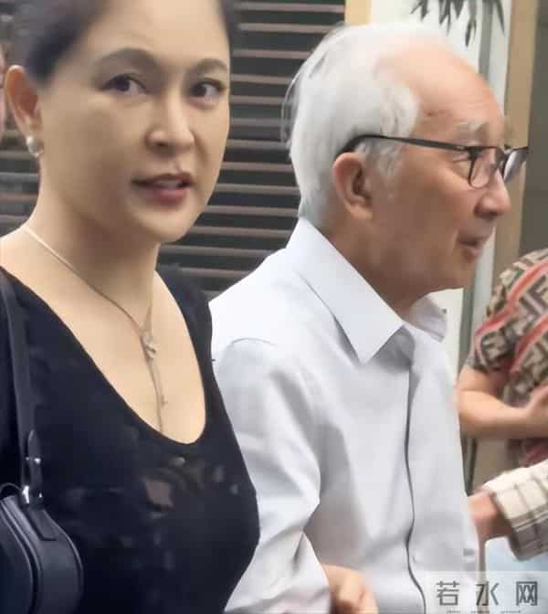 知名演员嫁大44岁老艺术家，现丈夫91岁垂垂老矣，她47岁貌美如花