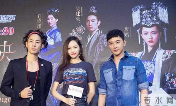 47岁吴建豪瘦脱相!减40斤肌肉男秒变麻杆老头,网友:是生病了吗