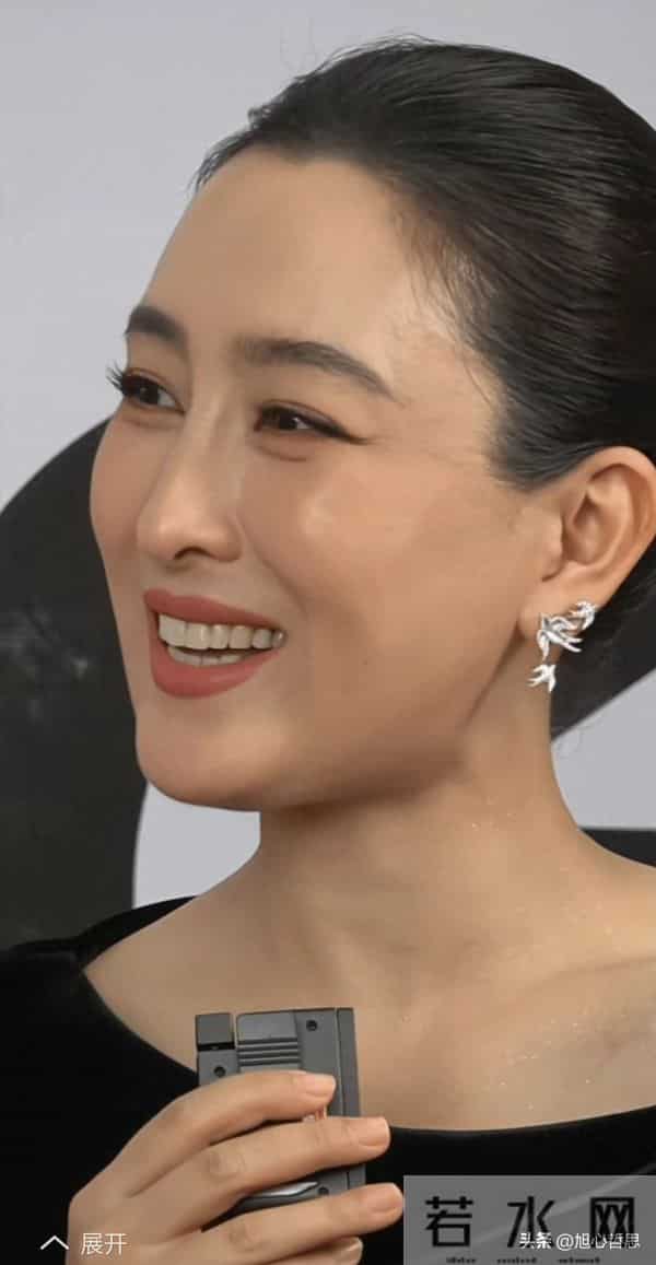 马苏的近距离素颜照,真的非常的耐看,整个娱乐圈很难在有这样的