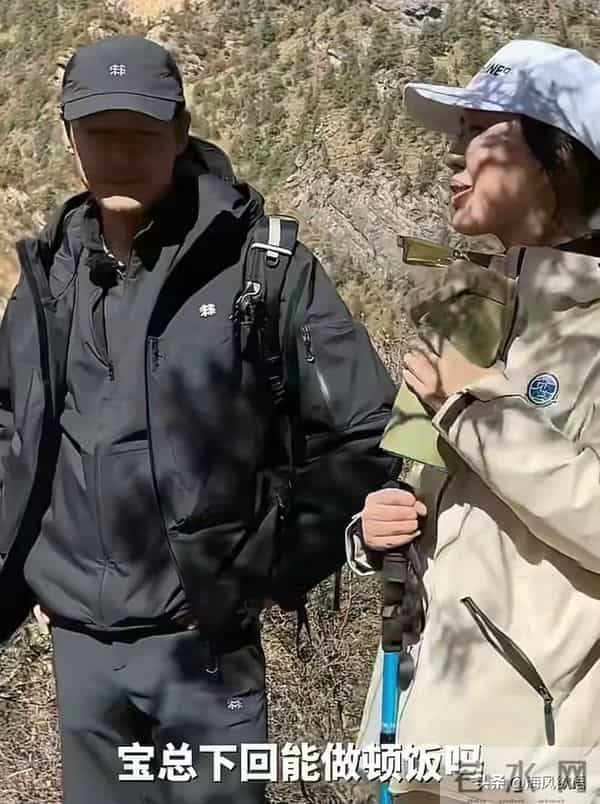 胡歌带田朴珺爬财神山，她喊“宝总”撒娇要做饭，互动甜到像情侣