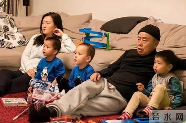 再多钱有什么用?潘长江女儿如今的现状,给所有父母提了个醒