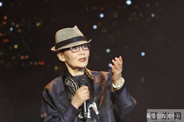 潘虹亮相上海戏剧学院80周年校庆