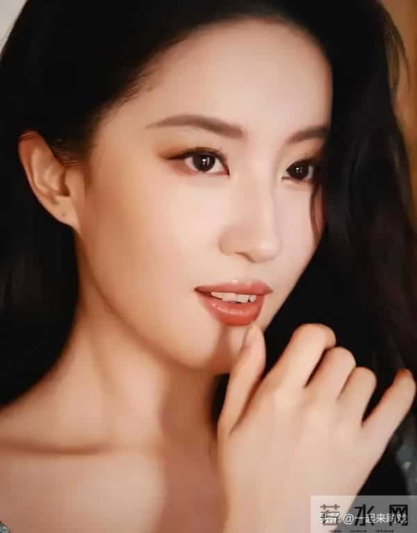 刘亦菲的美,清冷仙气,美得人不敢靠近