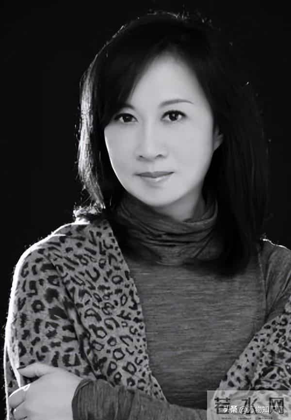 1992年，李敖与王小屯新婚留影，两人相差30岁，气质不输胡因梦