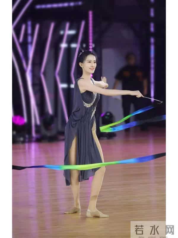 孙杨真会娶老婆,28岁张豆豆美到晃眼,这颜值明星看了都发愣