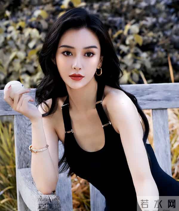 黄晓明也没想到，被他万分嫌弃的前妻杨颖，已经走上了另一条路