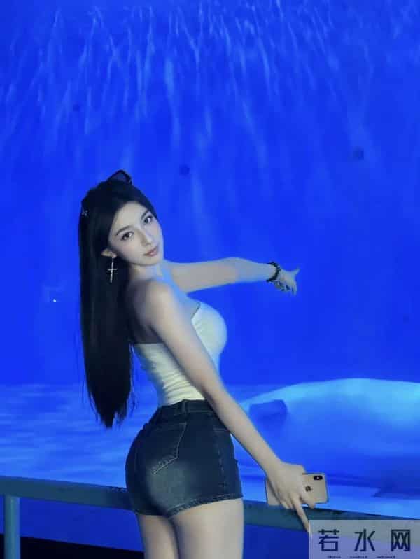 我的天！细枝硕果身材，太不科学了吧！