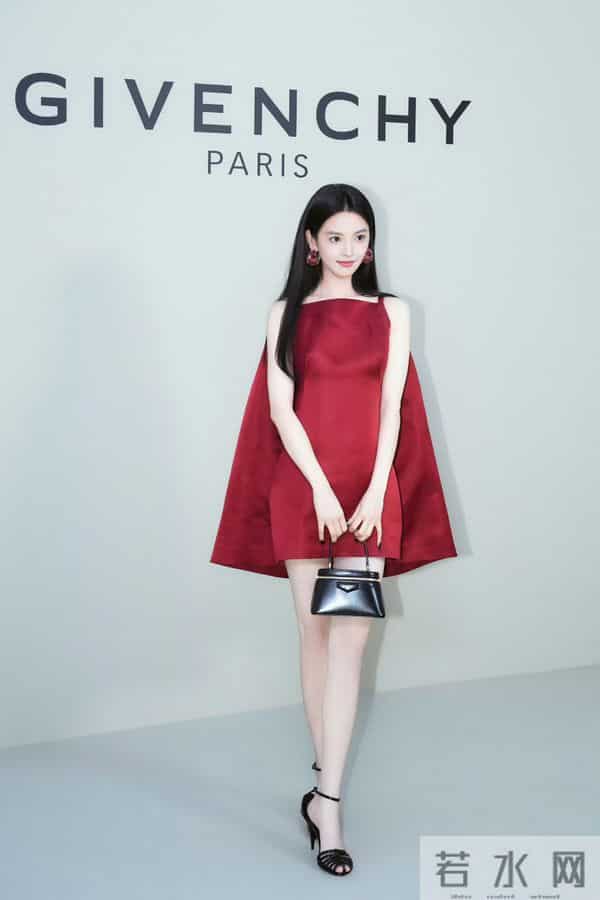 章若楠 腿瘦成“竹竿”引起讨论